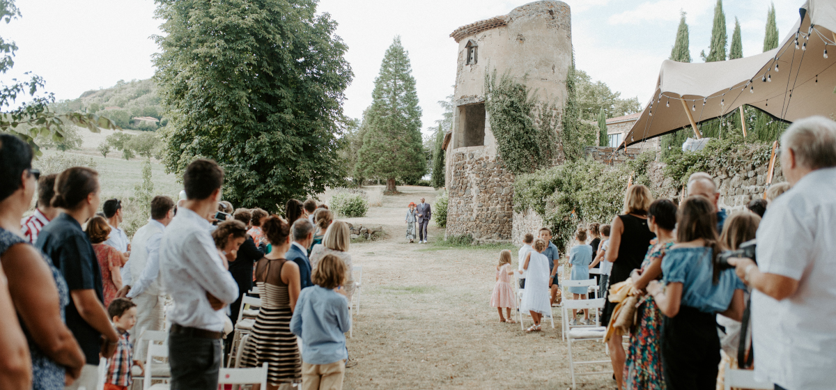 zdjęcie z pięknej ceremonii ślubnej we Francji w Château du Bois Rigaud.